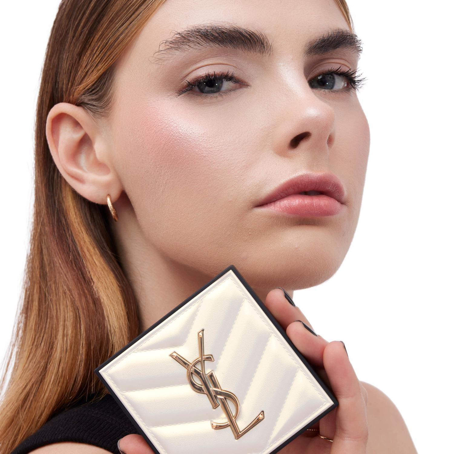 Iluminador para peles amarelas e médias ALL HOURS HYPER LUMINIZE de YSL Beauty