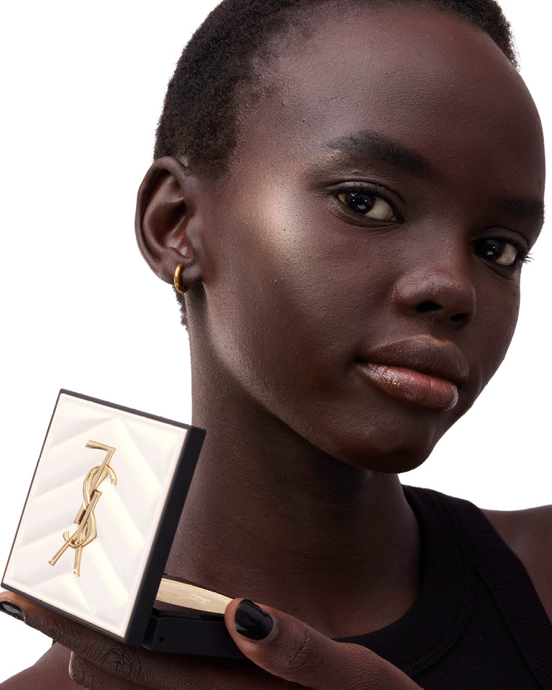 Melhor iluminador para pele negra com tons dourados e prateados ALL HOURS HYPER LUMINIZE de YSL Beauty